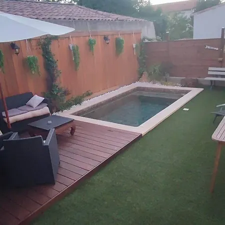 Au Calme Avec Piscine ヴィラ